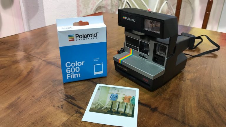 Revive tus momentos en instantes: descubre cómo cambiar el carrete de la Polaroid Now